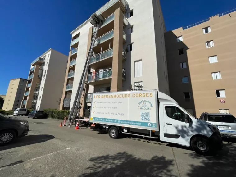 Professionnel pour transporter des meubles lourds d'un garage à un appartement au 4ème étage, Ajaccio, I Spachjarini Aiaccini